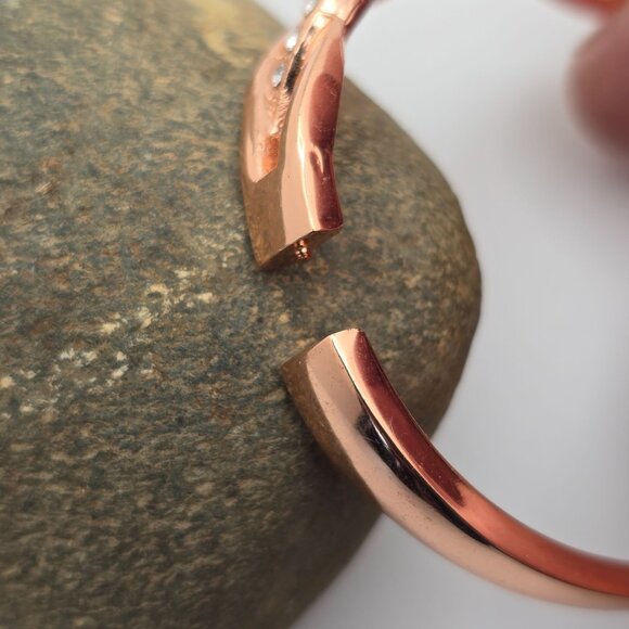 Rose Gold‑Tone Braided Hinged Bracelet 6.75" Rhinestone Accents Layered Design - Picture 4 of 6